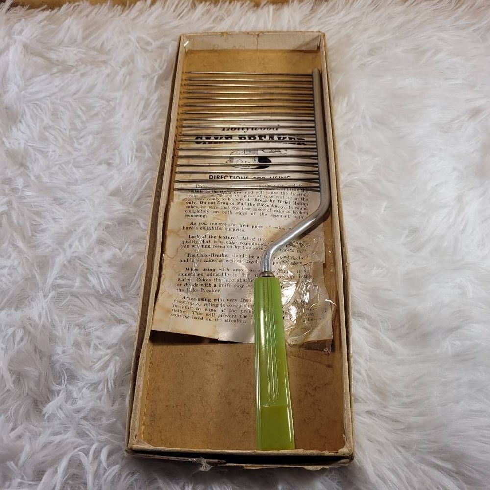 Vintage Hollywood Cakebreaker with Green Handle